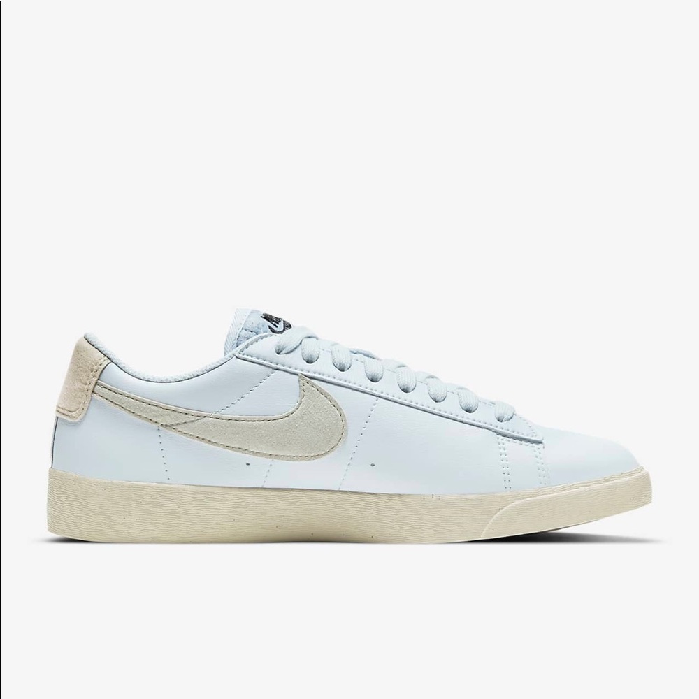 NIB Nike Blazer Low SE Sneakers - Picture 2 of 6